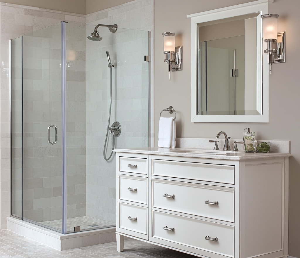 Walk-in shower with traditional finishings.